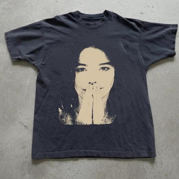 Tops - 1990S Black Cotton Graphic Tee With A Unique, Faded Design Fashion